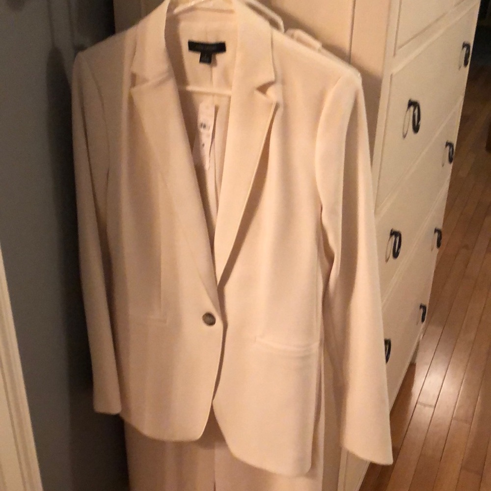 Ann Taylor cream colored suit jacket bought to go with dress all so listed